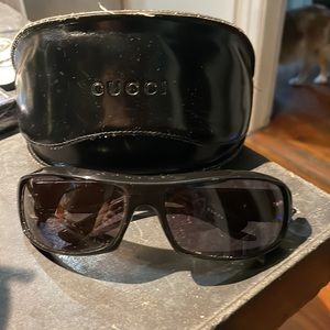 Y2K black Gucci sunglasses. Great condition. Comes with case.